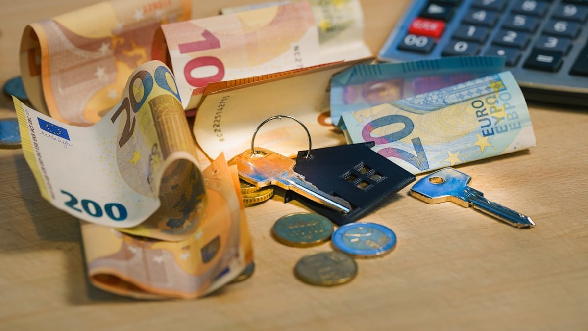 Financial Control & Money Red Flags: Protect Assets