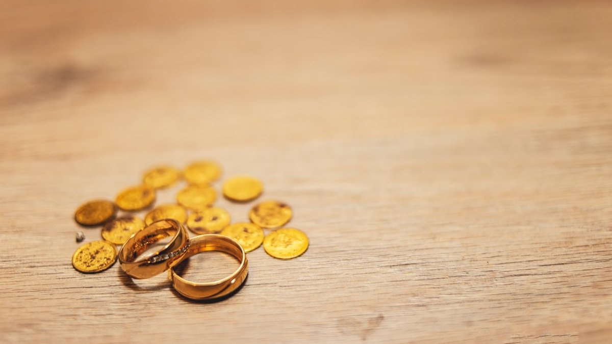 Financial Infidelity: Spot Secret Purchases & Spending